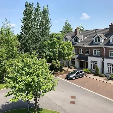 86 - Superb Townhouse With Parking By Shortstays Semesterbostad *