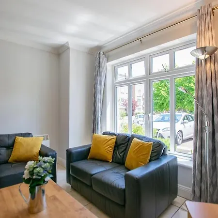 Semesterbostad 86 - Superb Townhouse With Parking By Shortstays Galway