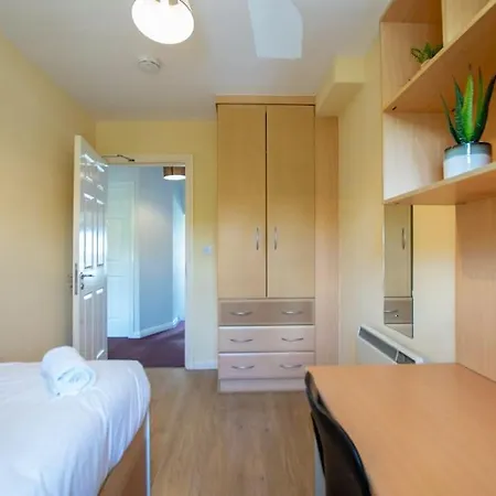 86 - Superb Townhouse With Parking By Shortstays 度假居 戈尔韦