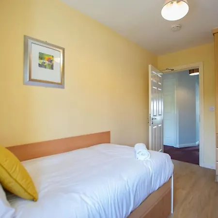 86 - Superb Townhouse With Parking By Shortstays 戈尔韦
