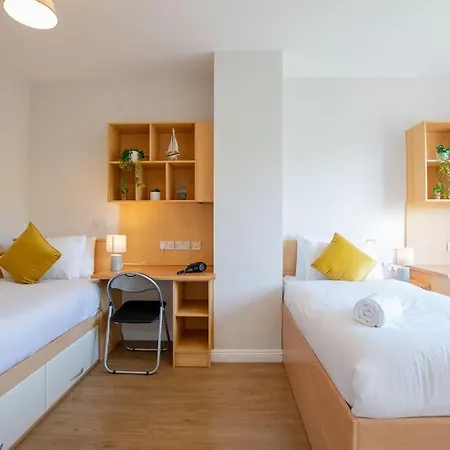 Prázdninový dům 86 - Superb Townhouse With Parking By Shortstays *
