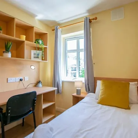 Prázdninový dům 86 - Superb Townhouse With Parking By Shortstays