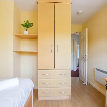Prázdninový dům 86 - Superb Townhouse With Parking By Shortstays *