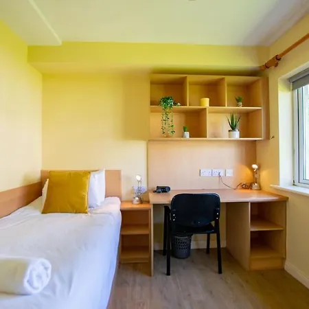 Prázdninový dům 86 - Superb Townhouse With Parking By Shortstays