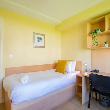 Prázdninový dům 86 - Superb Townhouse With Parking By Shortstays *