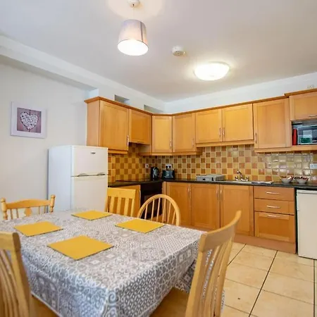86 - Superb Townhouse With Parking By Shortstays 度假居 戈尔韦